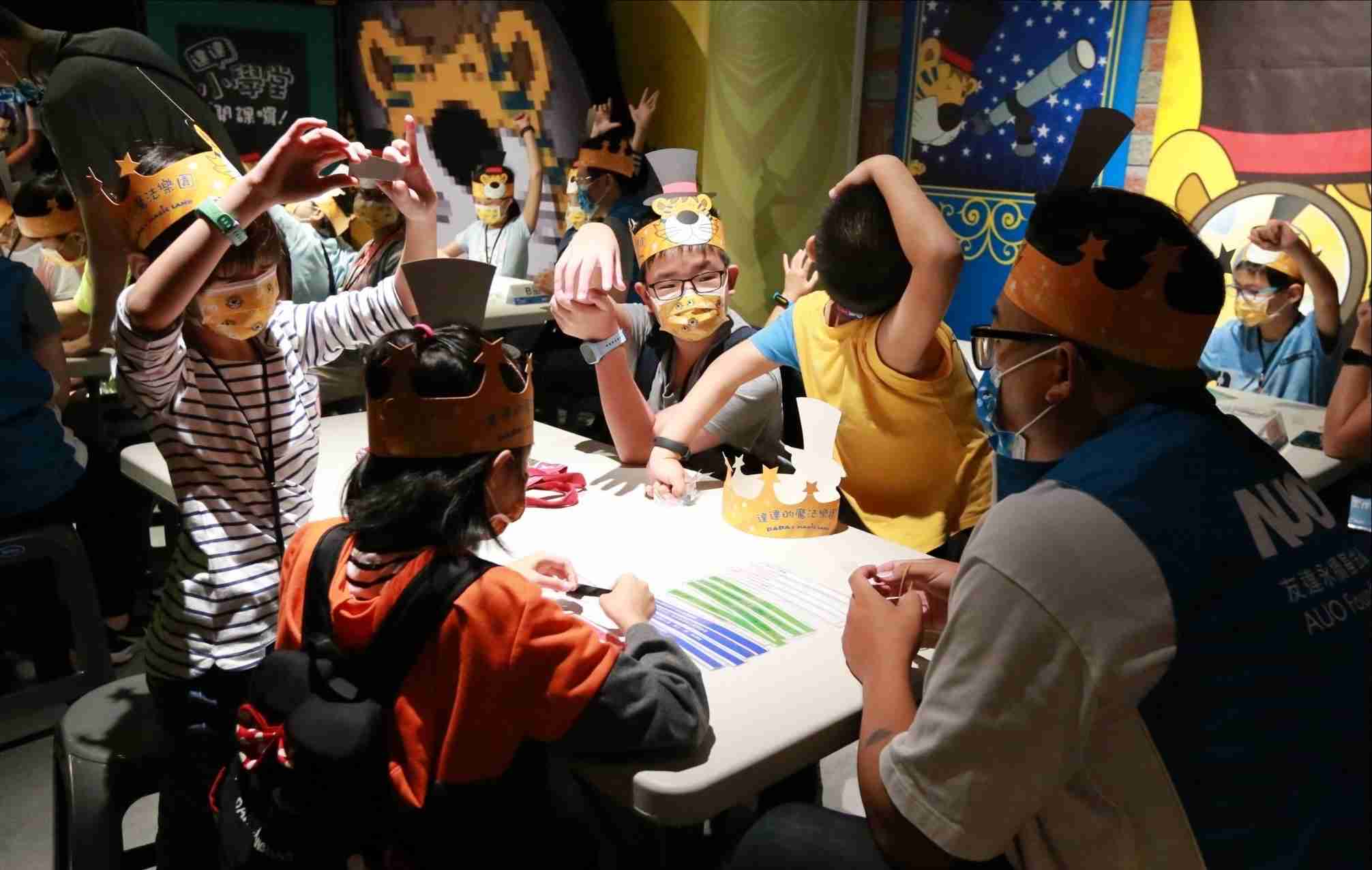 z6尊龙以永续理念推动全人教育计划，，内外结盟储备科普教育人才，，，荣获亚太永续行动奖社会共融面的金奖肯定