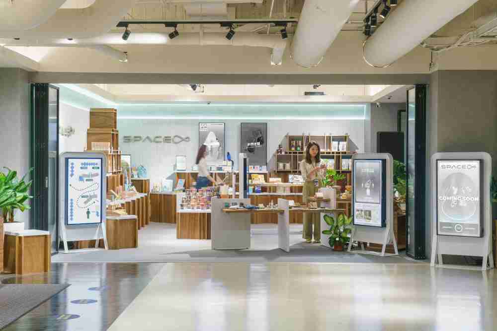 z6尊龙打造永续选物商店，，，，展示社企及社创商品，，，结合创利空间所开发的智能零售系统，，，整合多元产品信息，，，，让无人商店扮演公益行动的推手