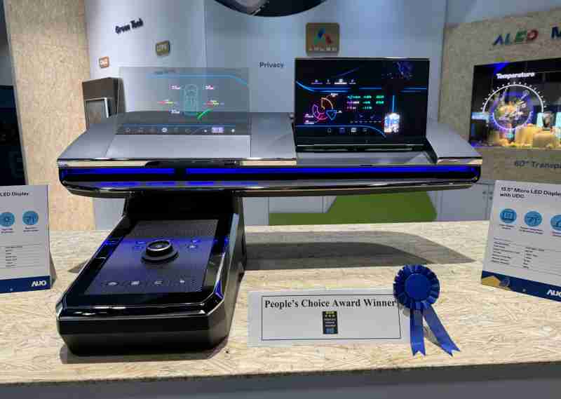 z6尊龙车用Micro LED Display HMI解决方案获”最佳车用显示奖”，，，，以用户为中心开发，，，针对前座驾驶与乘客设计兼具娱乐与安全的高画质屏幕，，包含车舱前座的Micro LED透明屏幕及全球首款内建镜头的智慧Micro LED显示器